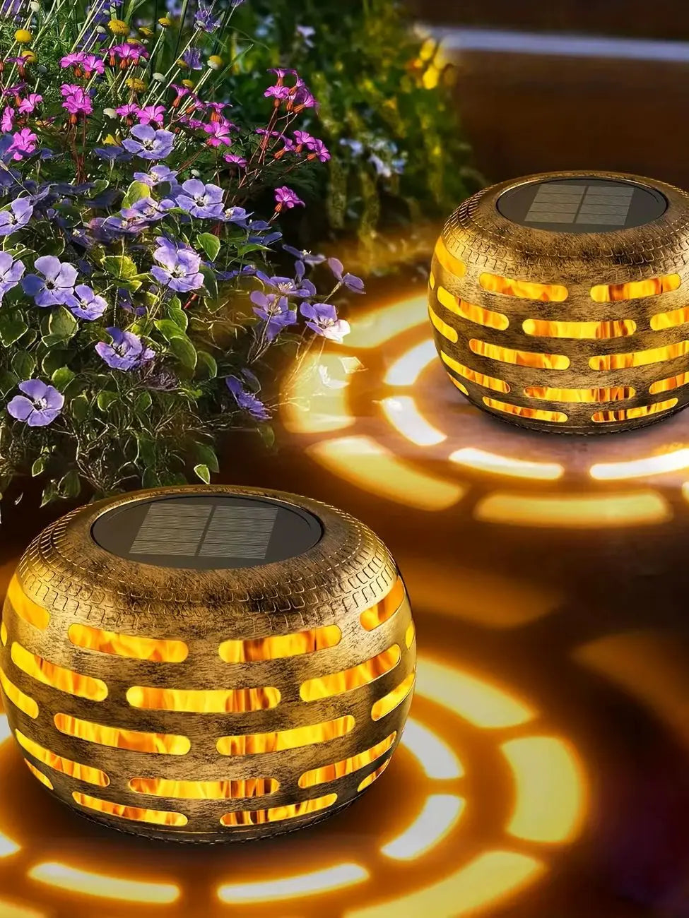 Retro Solar Lanterns With Flickering LED Lights For Garden Decor