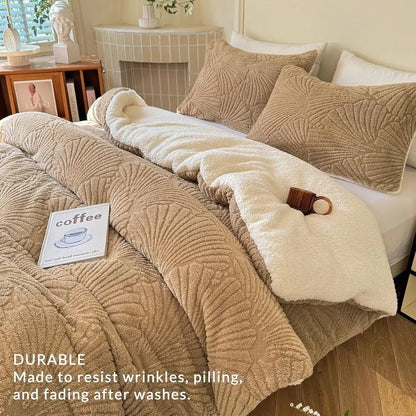 King Size Geometric Quilted Bedding Set, 3-Piece Warm Cozy Premium Comforter with 2 Pillowcases, Beige (104x90)